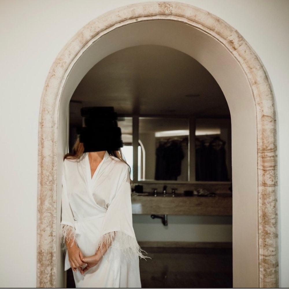 Long bridal robe with feathers; bride dressing gown long satin robe 🤍 gorgeous!
